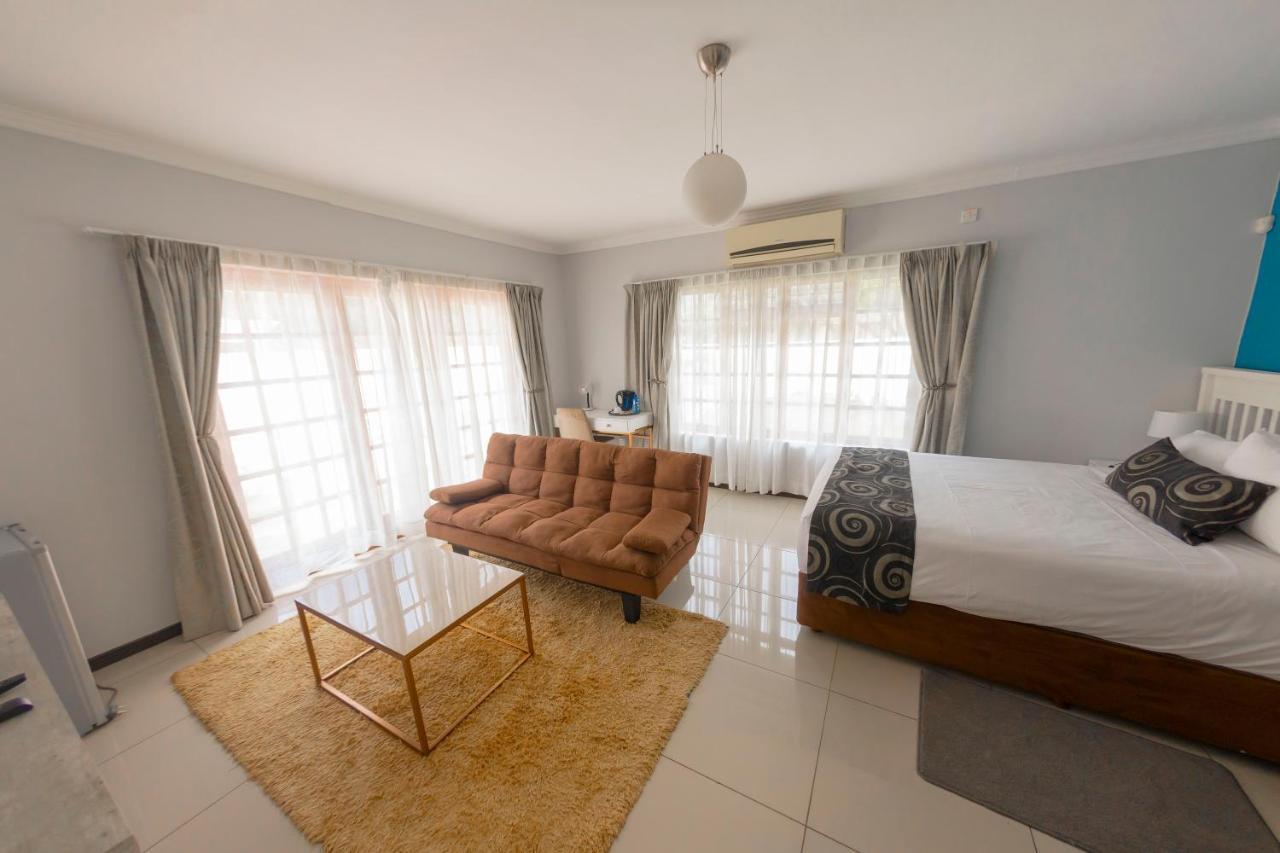 Green Lagoon Guest House Габороне Экстерьер фото